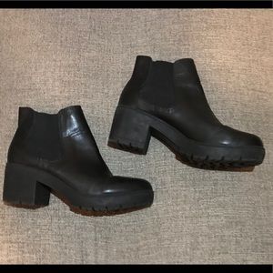 Steve Madden black chunky Chelsea boots